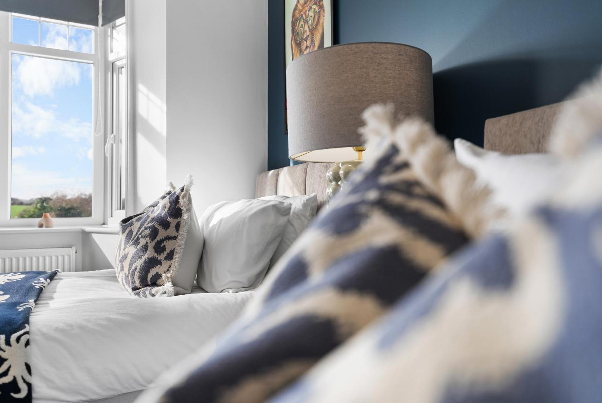 Long Term And Summer Special Offer! 5-Bedroom Spacious, Stunning Design, Sociable Areas & Cosy House Near South Downs Park, Sleeps 11 With Games Room, Private Parking And Garden- By Blue Puffin Stays Waterlooville Dış mekan fotoğraf