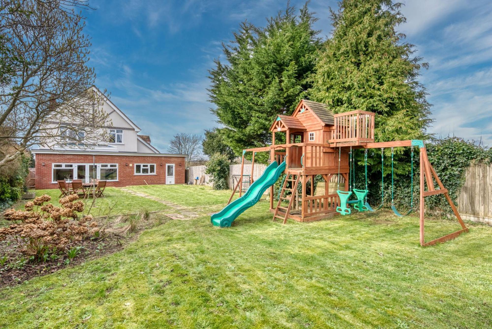 Long Term And Summer Special Offer! 5-Bedroom Spacious, Stunning Design, Sociable Areas & Cosy House Near South Downs Park, Sleeps 11 With Games Room, Private Parking And Garden- By Blue Puffin Stays Waterlooville Dış mekan fotoğraf