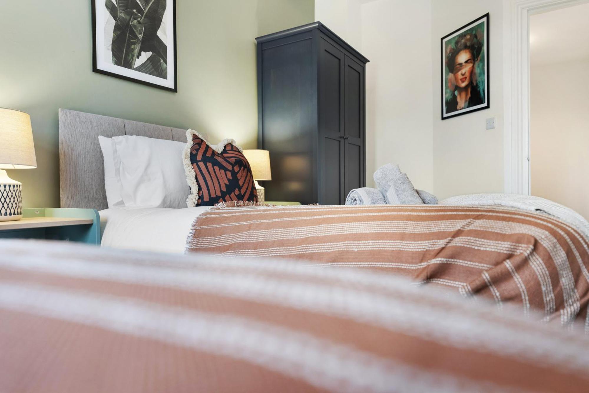 Long Term And Summer Special Offer! 5-Bedroom Spacious, Stunning Design, Sociable Areas & Cosy House Near South Downs Park, Sleeps 11 With Games Room, Private Parking And Garden- By Blue Puffin Stays Waterlooville Dış mekan fotoğraf