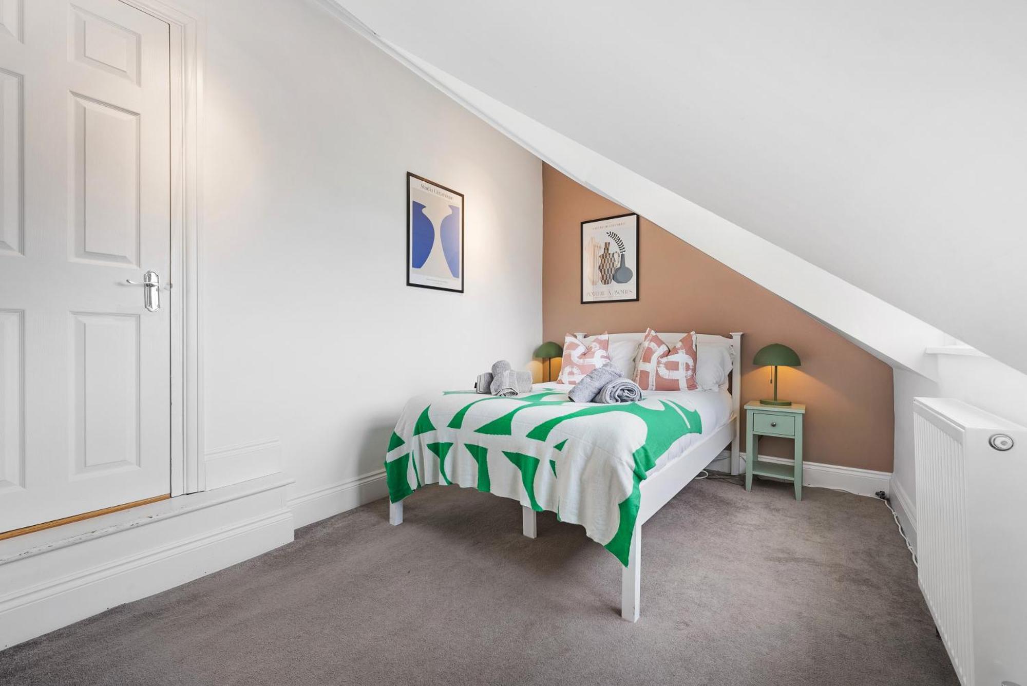 Long Term And Summer Special Offer! 5-Bedroom Spacious, Stunning Design, Sociable Areas & Cosy House Near South Downs Park, Sleeps 11 With Games Room, Private Parking And Garden- By Blue Puffin Stays Waterlooville Dış mekan fotoğraf