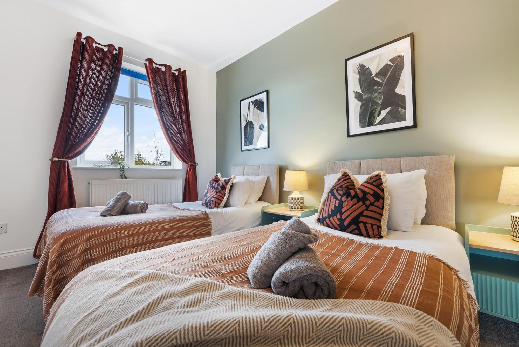 Long Term And Summer Special Offer! 5-Bedroom Spacious, Stunning Design, Sociable Areas & Cosy House Near South Downs Park, Sleeps 11 With Games Room, Private Parking And Garden- By Blue Puffin Stays Waterlooville Dış mekan fotoğraf